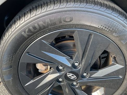 Used 2023 Hyundai Elantra SEL w/ Preferred Accessory Package image 11