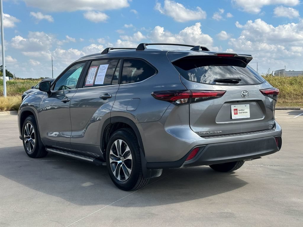 Certified 2025 Toyota Highlander XLE FWD image 5