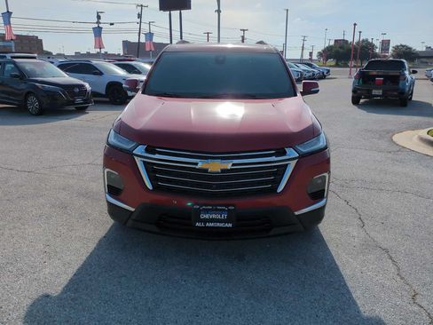 Used 2023 Chevrolet Traverse LT FWD image 2