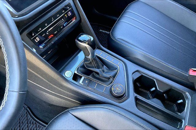 Used 2023 Volkswagen Tiguan SE AWD/4WD image 11