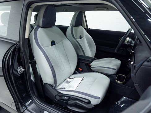 Certified 2025 MINI Cooper 2-Door Hardtop image 25