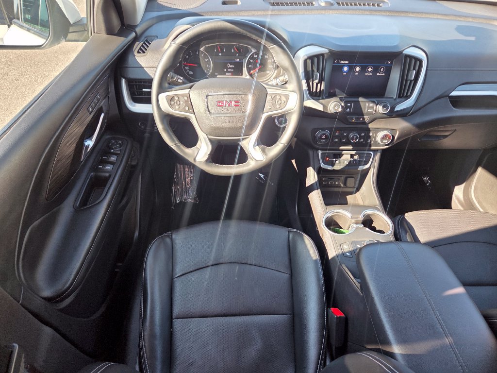 Used 2024 GMC Terrain SLT AWD/4WD image 4