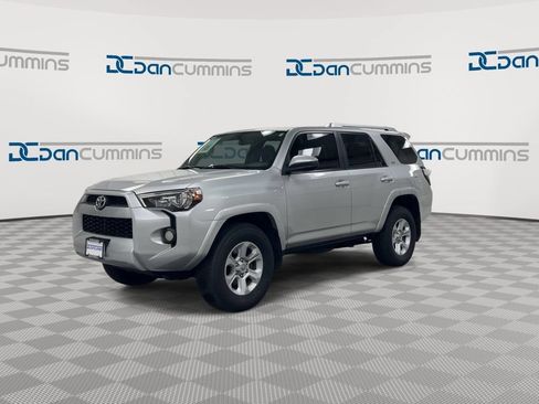Used 2017 Toyota 4Runner SR5 AWD/4WD image 4