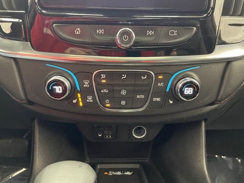 Used 2023 Chevrolet Traverse RS AWD/4WD image 7