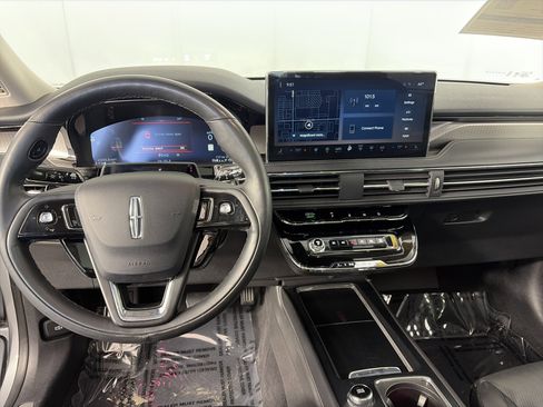 Used 2023 Lincoln Corsair Reserve w/ Equipment Group 202A image 3