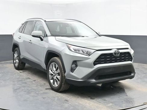 Used 2021 Toyota RAV4 XLE Premium image 2