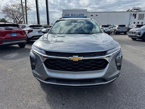 New 2026 Chevrolet Trax LT w/ Driver Confidence Package image 2