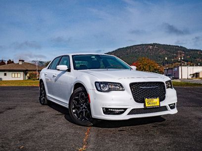 Used 2023 Chrysler 300 Touring L w/ Comfort Group
