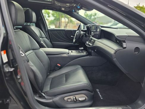Used 2021 Lexus LS 500 w/ Accessory Package (Z1) RWD image 9