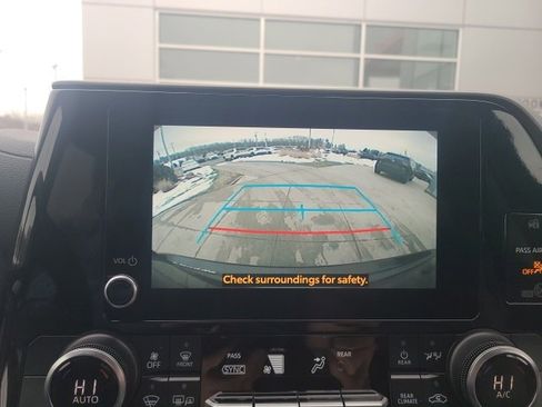 Used 2024 Toyota Highlander LE image 30