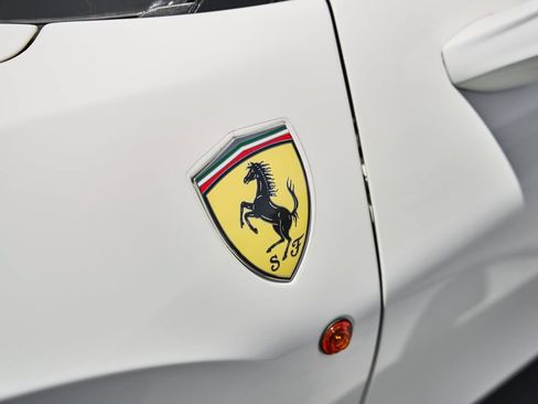 Used 2018 Ferrari 488 GTB RWD image 8