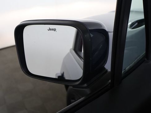Used 2020 Jeep Renegade Altitude AWD/4WD image 28