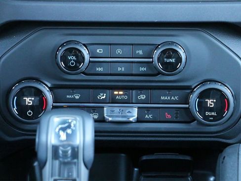 New 2025 Ford Bronco Badlands image 28