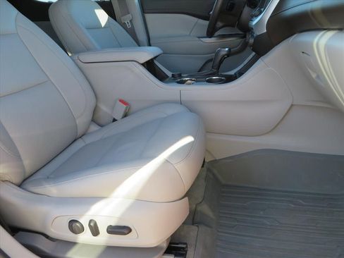 Used 2019 GMC Acadia SLT w/ LPO, Floor Liner Package image 9