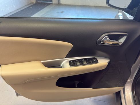 Used 2015 Dodge Journey SXT w/ Flexible Seating Group image 14