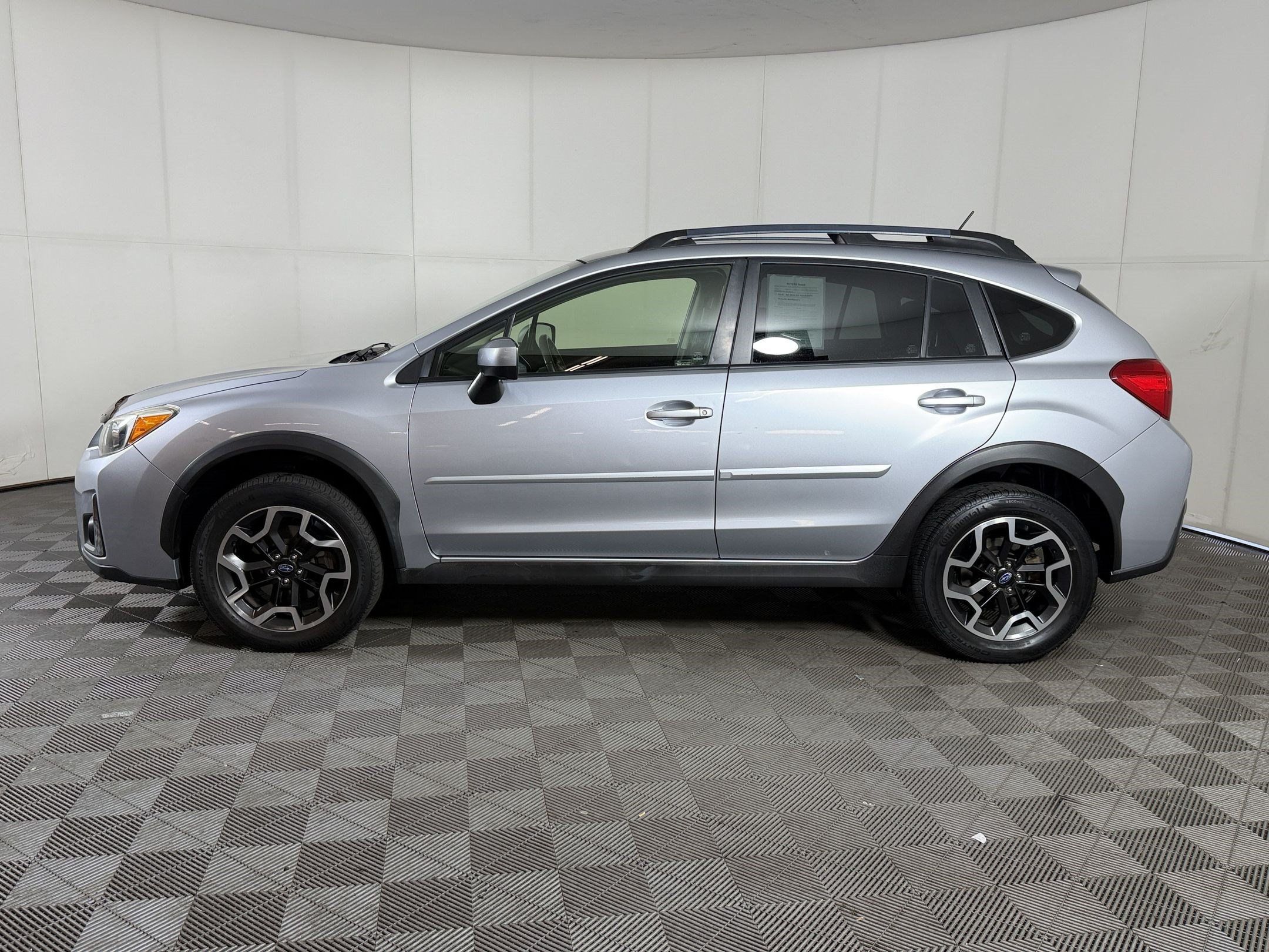 Used 2016 Subaru Crosstrek 2.0i Premium w/ Moonroof Package AWD/4WD image 2