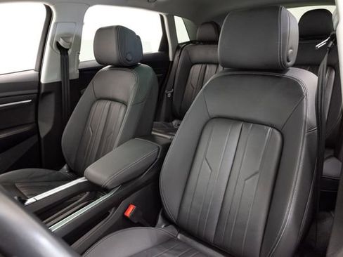 Used 2024 Audi Q8 e-tron Premium image 10