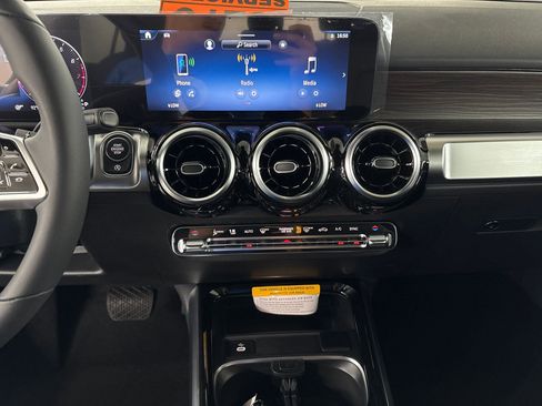 Used 2026 Mercedes-Benz GLB 250 image 23