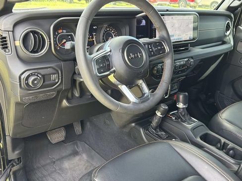 Used 2024 Jeep Wrangler Unlimited Sahara w/ Technology Group AWD/4WD image 21