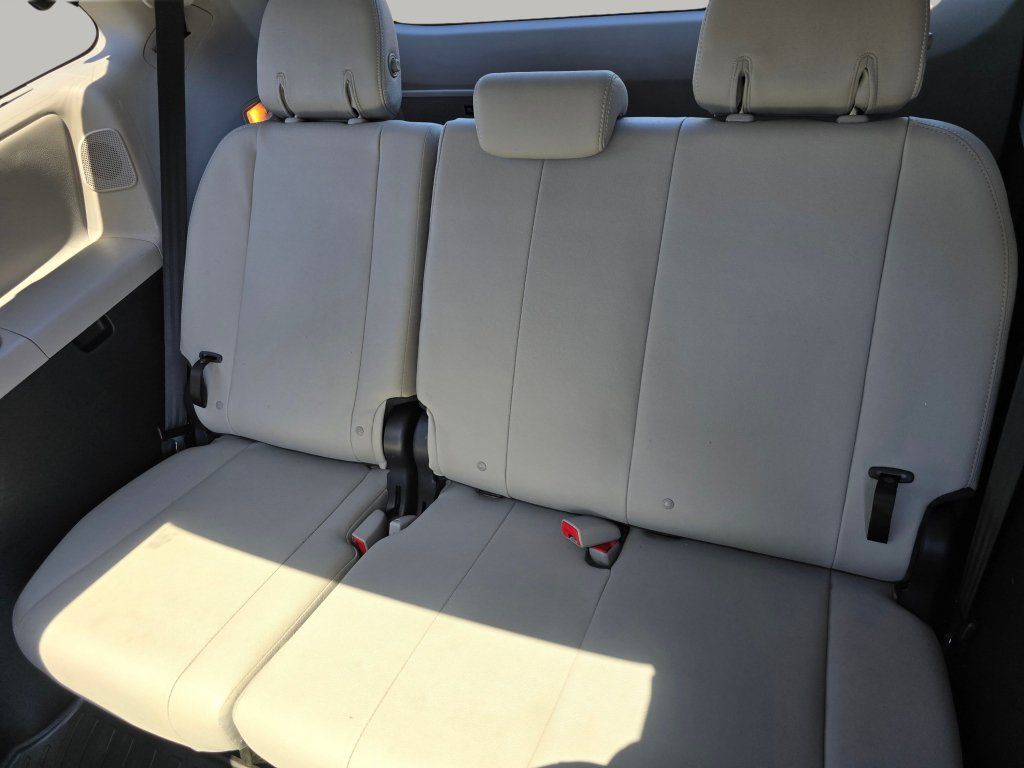 Used 2017 Toyota Sienna Limited Premium AWD/4WD image 28