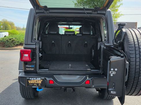 Used 2023 Jeep Wrangler Unlimited Sahara w/ Cold Weather Group AWD/4WD image 35