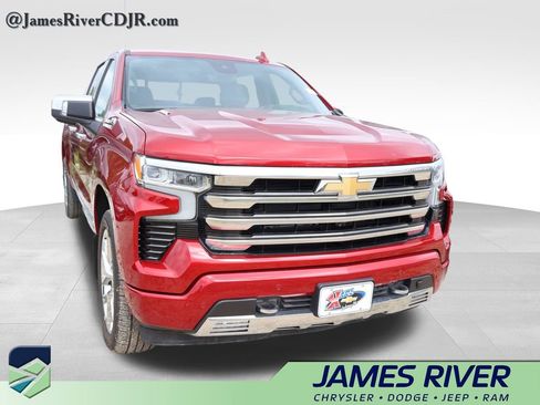 Used 2023 Chevrolet Silverado 1500 High Country w/ Technology Package AWD/4WD image 12