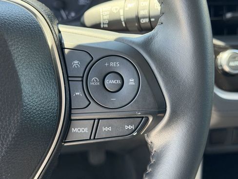 Used 2025 Toyota Corolla Cross LE image 23