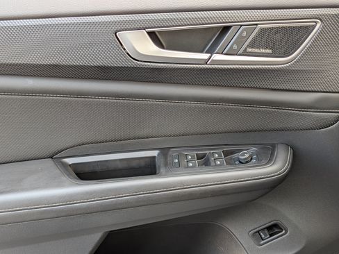 Used 2024 Volkswagen Atlas Cross Sport SEL Premium R-Line image 17