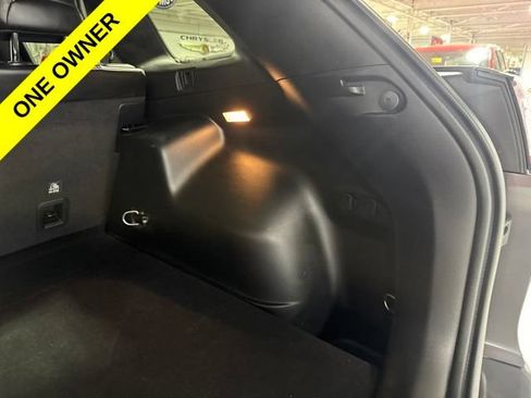 Used 2019 Jeep Cherokee Latitude Plus AWD/4WD image 32