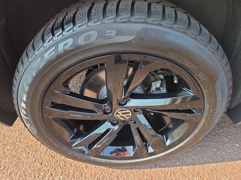 Used 2024 Volkswagen Tiguan SE R-Line AWD/4WD image 10