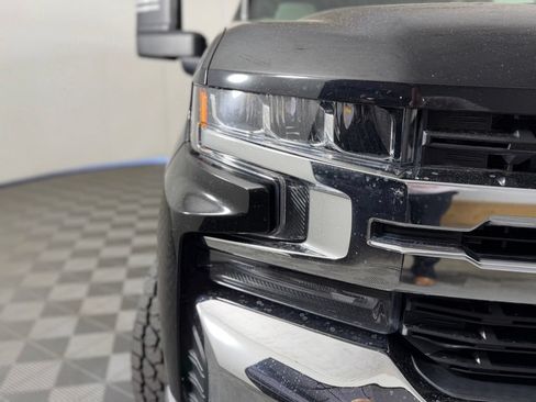 Used 2021 Chevrolet Silverado 1500 LT w/ Convenience Package II AWD/4WD image 3