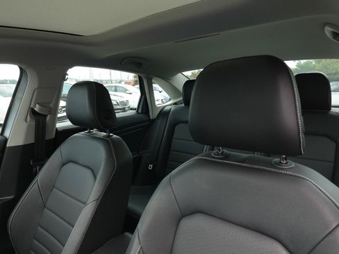 Used 2024 Volkswagen Jetta SE w/ Panoramic Sunroof Package FWD image 11