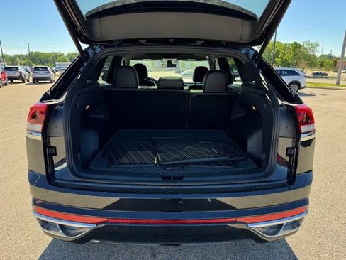 Used 2022 Volkswagen Atlas Cross Sport SEL R-Line AWD/4WD image 39