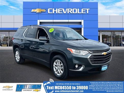 Used 2019 Chevrolet Traverse LT image 1