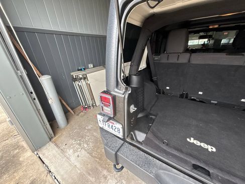 Used 2015 Jeep Wrangler Unlimited Sport w/ Quick Order Package 24S AWD/4WD image 14