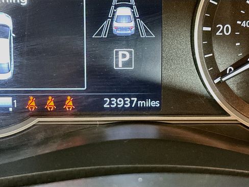 Used 2025 Nissan Versa SV FWD image 18