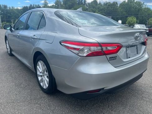 Used 2020 Toyota Camry LE FWD image 5