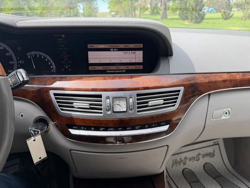 Used 2011 Mercedes-Benz S 550 image 24