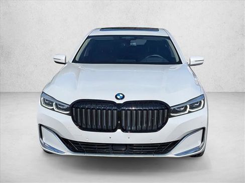 Used 2020 BMW 740i w/ Premium Package image 2