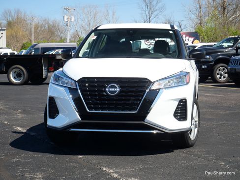 Used 2023 Nissan Kicks S FWD image 6