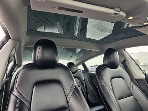 Used 2021 Tesla Model 3 Standard Range Plus image 19