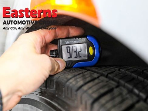 Used 2023 Chrysler Voyager LX image 27