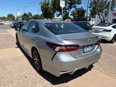 Used 2021 Toyota Camry SE FWD image 5
