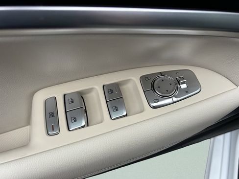 Used 2026 Genesis G70 2.5T RWD image 25