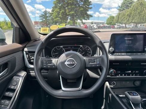 Used 2022 Nissan Rogue SV AWD/4WD image 14