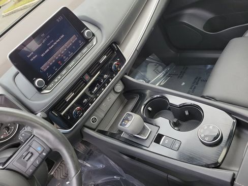 Used 2022 Nissan Rogue SV w/ SV Premium Package image 37