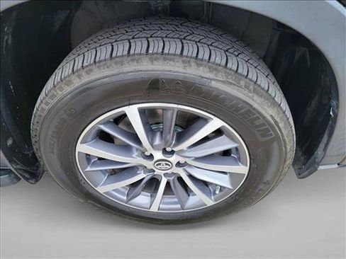 Used 2019 Toyota Highlander XLE image 10