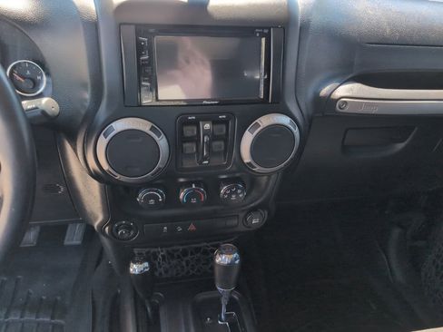 Used 2015 Jeep Wrangler Unlimited Sport w/ Quick Order Package 24S AWD/4WD image 13