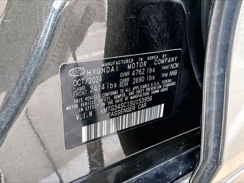 Used 2025 Genesis G70 2.5T image 32