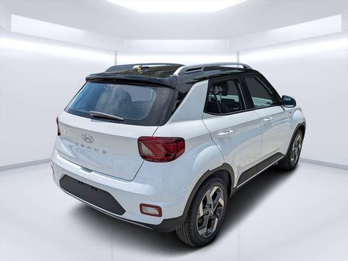 New 2025 Hyundai Venue Limited FWD image 3